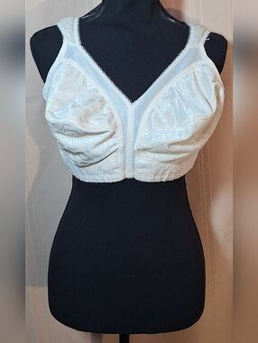 PLAYTEX Classic Ivory Wireless Cupless Bra
